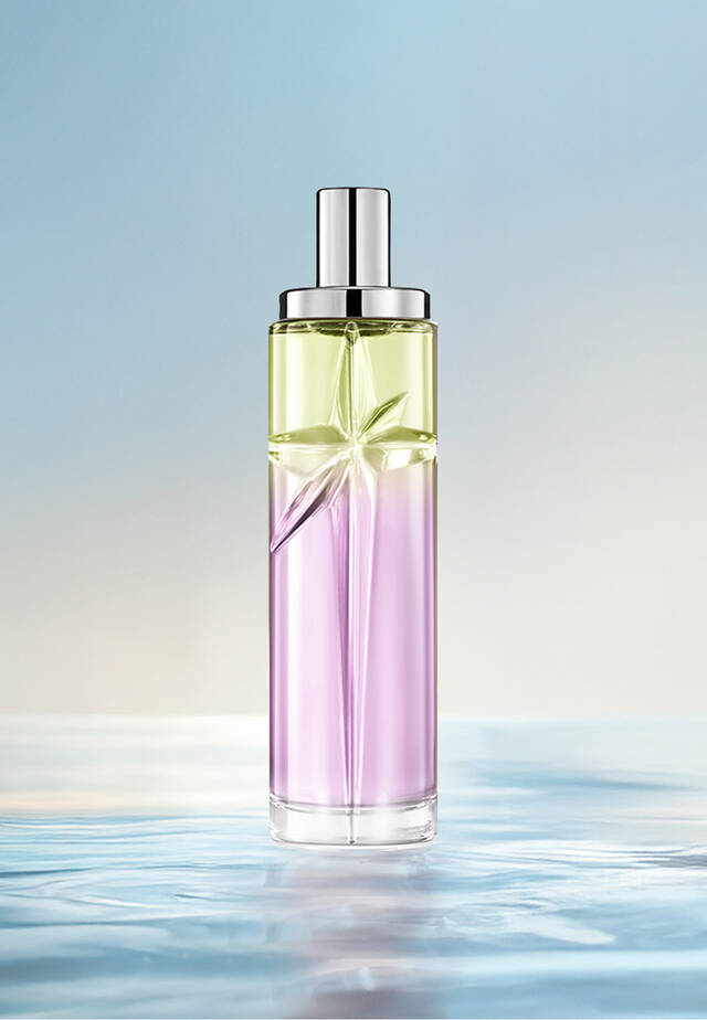 Gourmet Berry Starlicious layering recipe: tall bottle with light green and pink gradient on rippled water against a soft blue background. Tart, sweet, juicy scent with sweet nuttiness; 3 sprays Berry Licorice, 1 Pistachio Praline.