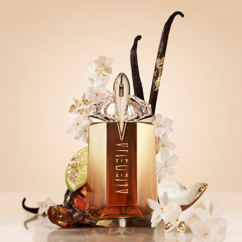 Mugler Alien Goddess Intense Eau De Parfum surrounded by flowers, bergamot, and vanilla beans